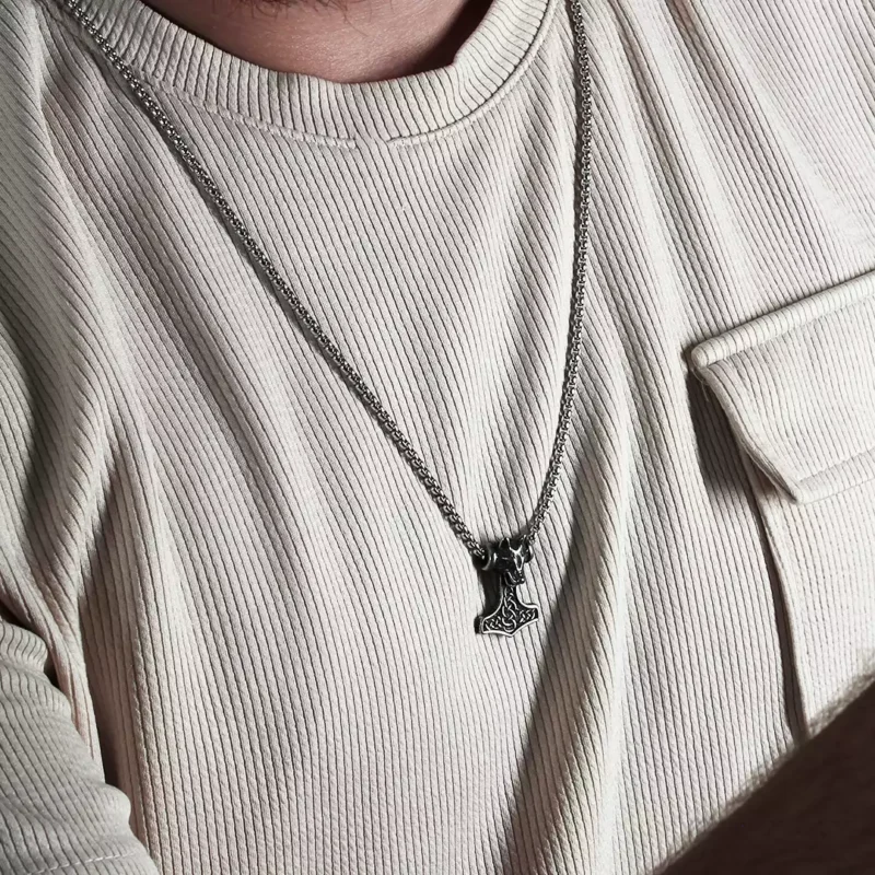 kurt kolye küçük-min Savaş Baltası Kurt Çelik Kolye