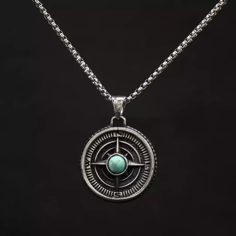 pusuala taşlı-min Taşlı Pusula Çelik Madalyon Kolye