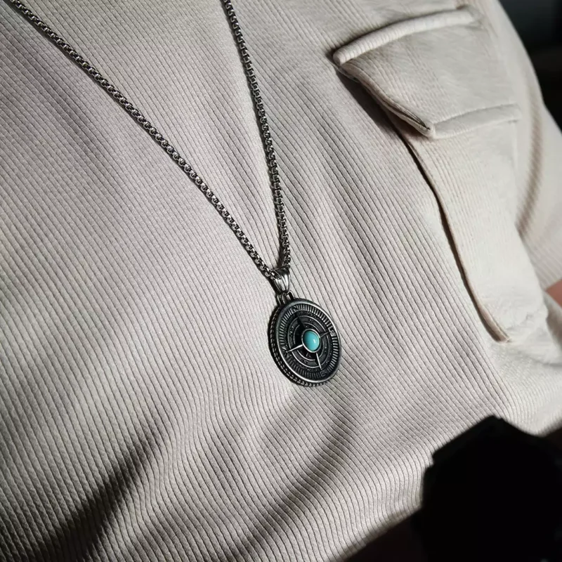 taşlı pusula-min Taşlı Pusula Çelik Madalyon Kolye